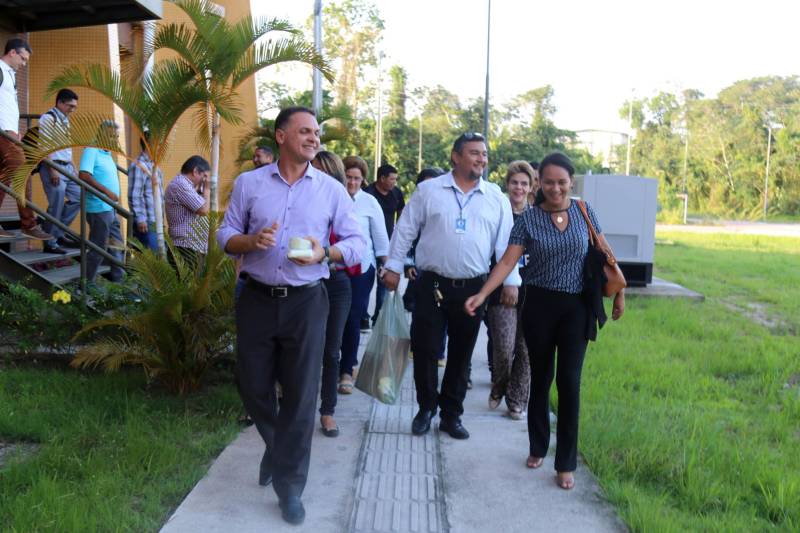 Produtores de queijo e leite do Arquipélago do Marajó fizeram uma visita técnica ao Parque de Ciência e Tecnologia Guamá (PCT Guamá), na segunda-feira (11), onde conheceram os laboratórios de Qualidade do Leite, Engenharia Biológica e Instrumentação para Produtos Agroindustriais, sendo dois específicos de leite e um de melhoramento genético de búfalas.

FOTO: ASCOM PCT GUAMÁ
DATA: 11.06.2018
BELÉM - PARÁ <div class='credito_fotos'>Foto: ASCOM / PCT GUAMÁ   |   <a href='/midias/2018/originais/8177410b-349d-4997-8472-a0e91745b250.jpg' download><i class='fa-solid fa-download'></i> Download</a></div>