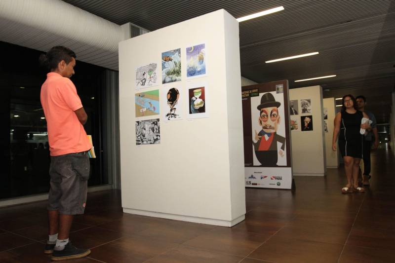 Uma programação extensa e diversificada marcou a abertura das atividades da XXII Feira Pan-Amazônica do Livro (foto) neste sábado (2), no Hangar – Centro de Convenções e Feiras da Amazônia, em Belém. Um grande público compareceu no primeiro dia, aproveitando as atrações culturais e as exposições nos estandes de livros.

FOTO: CRISTINO MARTINS / AG. PARÁ
DATA: 02.06.2018
BELÉM - PARÁ <div class='credito_fotos'>Foto: Cristino Martins/Ag. Pará   |   <a href='/midias/2018/originais/8178ed5d-1dc7-46ed-aa37-bd5f19046409.jpg' download><i class='fa-solid fa-download'></i> Download</a></div>