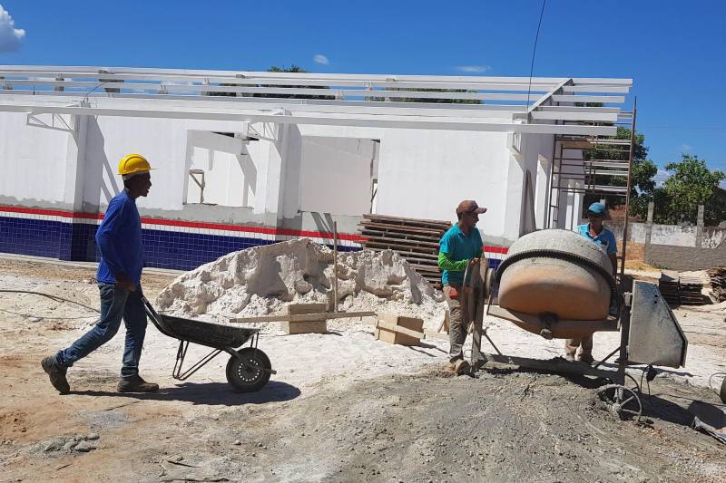 Para avaliar o andamento da obra da Escola Estadual de Ensino Fundamental e Médio Deocleciano Alves Moreira, em Conceição do Araguaia, alunos montaram uma comissão de fiscalização. Mensalmente eles visitam as novas instalações da escola, como explica Diego Rian Morais.
FOTO: ASCOM CRGSP
DATA: 15.06.2018
CONCEIÇÃO DO ARAGUAIA - PARÁ <div class='credito_fotos'>Foto: ASCOM CRGSP | <a href='/midias/2018/originais/81c4c901-1f5f-481c-a1e9-92fd43cd36ac.jpg' download><i class='fa-solid fa-download'></i> Download</a></div>