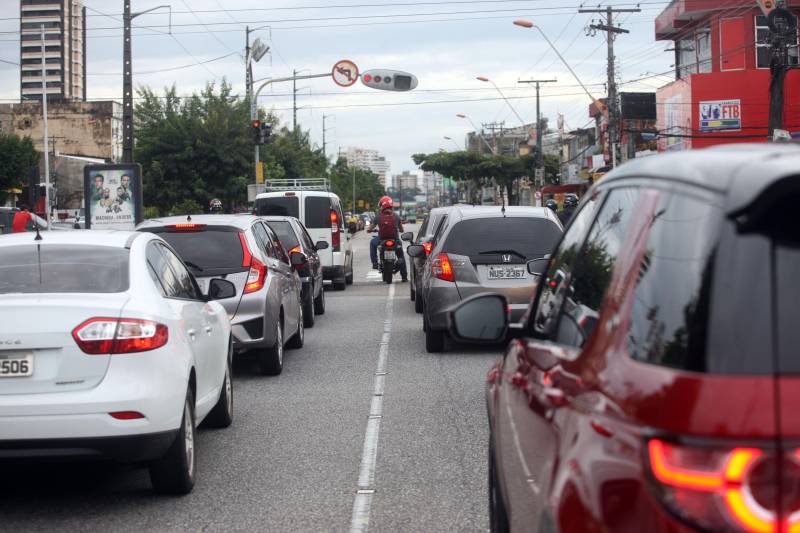 Até o dia 13 de fevereiro os proprietários de veículos com placas de finais incluídos no intervalo 72-92 poderão garantir descontos no pagamento do Imposto sobre a Propriedade de Veículos Automotores (IPVA).

FOTO: IGOR BRANDÃO / AG. PARÁ
DATA: 09.02.2018
BELÉM - PARÁ <div class='credito_fotos'>Foto: IGOR BRANDÃO / AG. PARÁ   |   <a href='/midias/2018/originais/81c84f1a-a237-4a2f-b833-a993a145ec3c.jpg' download><i class='fa-solid fa-download'></i> Download</a></div>