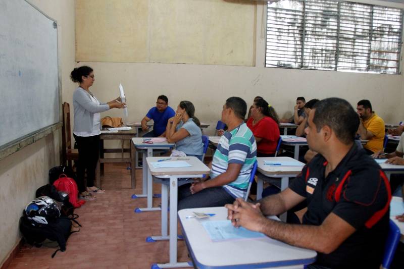 Um total de 9011 candidatos fizeram as provas para concorrer a 500 vagas para agente prisional da Superintendência do Sistema Penitenciário do Estado (Susipe), neste domingo, 18. No total, 11.835 candidatos estavam inscritos para o concurso, que é o primeiro da instituição para o cargo.
As provas foram realizadas em Belém, Altamira, Marabá, Castanhal (foto), Itaituba e Santarém.
FOTO: AKIRA ONUMA / ASCOM SUSIPE
DATA: 18.03.2018
CASTANHAL - PARÁ <div class='credito_fotos'>Foto: Akira Onuma / Ascom Susipe | <a href='/midias/2018/originais/82022903-f1b3-40c8-bc3b-ad87ca84ca21.jpg' download><i class='fa-solid fa-download'></i> Download</a></div>