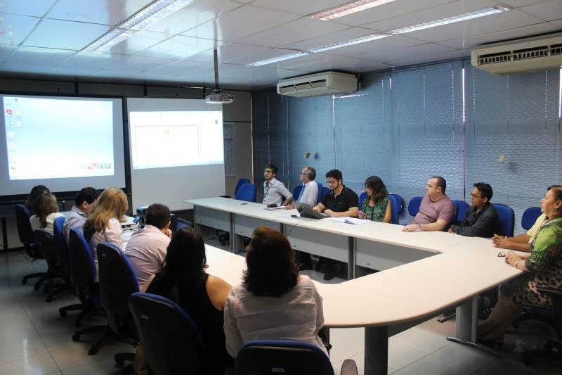 O Programa Nota Fiscal Cidadã - de estímulo à cidadania fiscal - realizou nesta quarta-feira (14), na sede da Secretaria de Estado da Fazenda (Sefa), o primeiro sorteio deste ano, com 5.258 prêmios no valor total de cerca de R$ 800 mil, sendo um prêmio de R$ 40 mil; dois prêmios de R$ 20 mil e dois prêmios de R$ 10 mil; 35 prêmios de R$ 1 mil; 140 prêmios de R$ 500; 875 de R$ 200 e 4.203 prêmios de R$ 100
FOTO: ASCOM SEFA
DATA: 14.03.2018
BELÉM - PARÁ <div class='credito_fotos'>Foto: Ascom Sefa | <a href='/midias/2018/originais/82154b03-c3f3-47e2-9392-f17499c76972.jpg' download><i class='fa-solid fa-download'></i> Download</a></div>