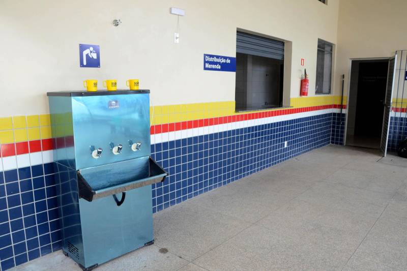 A nova escola é a sexta que o governo entrega desde março. Na próxima quinta-feira, 28, será inaugurada a Escola de Ensino Fundamental Gregório de Almeida Brito; localizada no Paar (Ananindeua).
FOTO: FERNANDO NOBRE / ASCOM SEDUC
DATA: 23.06.2018
ANANINDEUA - PARÁ <div class='credito_fotos'>Foto: FERNANDO NOBRE/ASCOM SEDUC | <a href='/midias/2018/originais/82465cea-2e26-421d-aa46-61e356a9a636.jpg' download><i class='fa-solid fa-download'></i> Download</a></div>