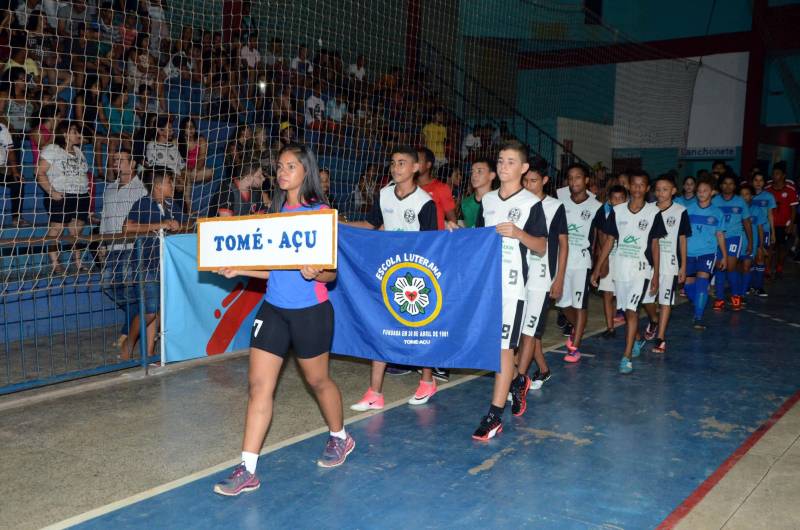 Uma intensa programação cultural, social e esportiva movimenta a cidade de Mãe do Rio, nesta sexta-feira (11), quando o município comemora 30 anos de fundação. Os competidores da etapa regional de Mãe do Rio dos Jogos Estudantis Paraenses (Jeps) terão um forte aliado durante os cinco dias da competição: a animação da torcida local.
FOTO: ELISEU DIAS / ASCOM SEDUC
DATA: 09.05.2018
MÃE DO RIO - PARÁ <div class='credito_fotos'>Foto: Eliseu Dias / Ascom Seduc | <a href='/midias/2018/originais/824bf9ec-f23e-4503-aef9-fb546e02ee18.jpg' download><i class='fa-solid fa-download'></i> Download</a></div>