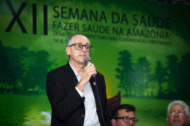 Com o tema “Fazer saúde na Amazônia: desafios e perspectivas nas comunidades ribeirinhas”, a XII Semana da Saúde realizada pelo Centro de Ciências Biológicas e da Saúde (CCBS) da Universidade do Estado do Pará (Uepa) foi aberta na noite desta quarta-feira, 16. O pró-reitor de Pesquisa e Pós-graduação, Renato Teixeira (foto), observou ainda outros aspectos envolvidos na manutenção da saúde dos ribeirinhos.
FOTO: NAILANA THIELY / ASCOM UEPA
DATA: 17.05.2018
BELÉM - PARÁ <div class='credito_fotos'>Foto: Nailana Thiely / Ascom Uepa | <a href='/midias/2018/originais/82708da5-c353-4162-91fc-c7417f2a9546.jpg' download><i class='fa-solid fa-download'></i> Download</a></div>