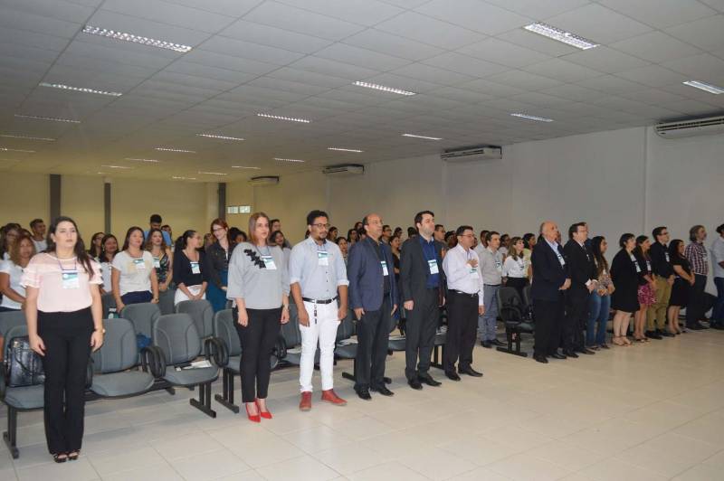 O autor do livro 'SAE Descomplicada - Sistematização da Assistência de Enfermagem' e doutor em Ciências pela Escola de Enfermagem da Universidade de São Paulo (USP), Marcelo Chanes, foi o palestrante do III Encontro de Enfermagem dos Hospitais Públicos da Pró-Saúde na Região Metropolitana de Belém (foto). O Encontro aconteceu nesta quarta-feira (4), no auditório da Faculdade Cosmopolita, no bairro da Marambaia, e reuniu 130 profissionais da área de enfermagem dos hospitais públicos Metropolitano de Urgência e Emergência (HMUE), Estadual Galileu (HPEG) e Oncológico Infantil Octávio Lobo, além de convidados dos dez hospitais geridos pela Pró-Saúde na capital e no interior do estado do Pará.
FOTO: ASCOM / HPEG
DATA: 04.07.2018
BELÉM - PARÁ <div class='credito_fotos'>Foto: ASCOM / HPEG | <a href='/midias/2018/originais/82fe0c67-783f-4219-9a08-80c5d45f4650.jpg' download><i class='fa-solid fa-download'></i> Download</a></div>