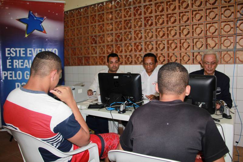 Projeto Estação Cidadania, do Governo do Estado, ontem (24), no espaço Apoena, em Ananindeua. A iniciativa tem como objetivo garantir direitos e promover a inclusão cidadã de adolescentes e jovens autores de atos infracionais, que cumprem medidas socioeducativas na Fundação de Atendimento Socioeducativo do Pará (Fasepa).
FOTO; ALBERTO PASSOS / ASCOM FASEPA
DATA: 24.04.2018
ANANINDEUA - PARÁ <div class='credito_fotos'>Foto: ALBERTO PASSOS/ ASCOM FASEPA | <a href='/midias/2018/originais/83277be8-ec51-4c43-8395-974c3e8b1c62.jpg' download><i class='fa-solid fa-download'></i> Download</a></div>