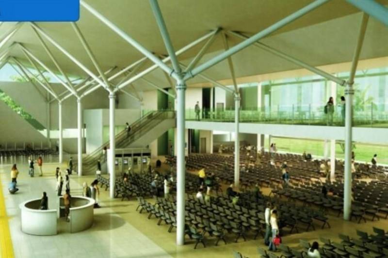 Foi publicada na edição desta sexta feira (02), do Diário Oficial do Estado, o resultado final da licitação realizada pela Companhia de Portos e Hidrovias (CPH) para a construção do terminal hidroviário de Santarém, na região oeste do Pará. Após análise documental, o Consórcio Tapajós foi declarado o vencedor do certame licitatório.Em movimentação de embarque e desembarque de passageiros, a estimativa da CPH é que o terminal de Santarém, município com quase 300 mil habitantes, movimente, em média, duas mil pessoas por dia. Ele, enfim, suprirá a demanda de uma cidade que movimenta a economia da região por meio do transporte fluvial. A nova estrutura vai possibilitar a organização do setor portuário da orla, já que atualmente as operações de embarque e desembarque, tanto de cargas quanto de passageiros, são realizadas em um porto improvisado localizado na Praça Tiradentes, no bairro Aldeia.
FOTO: SAMUEL ALVARENGA
DATA: 02.02.2018
BELÉM - PARÁ <div class='credito_fotos'>Foto: Samuel Alvarenga / Secom | <a href='/midias/2018/originais/83836346-1573-41c8-a5a9-a8905c8de973.jpg' download><i class='fa-solid fa-download'></i> Download</a></div>