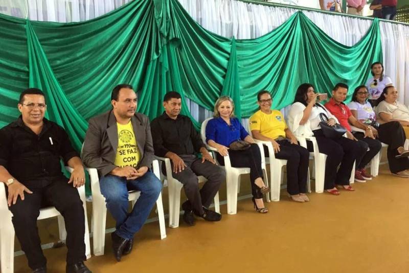 A cidade de Igarapé-Açu, no nordeste do Estado, sedia, até o próximo dia 20, a terceira etapa regional da 60ª edição dos Jogos Estudantis Paraenses (Jeps), uma ação esportivo-educacional que, ao longo de 60 anos propõe disseminar a cultura da paz e descobrir talentos esportivos. Cerca de 800 pessoas, entre atletas, professores e a comunidade participaram da cerimônia de abertura, nesta quarta-feira, 16, no ginásio Daniel Torres. Além de Igarapé-Açu, a terceira etapa também ocorre no município de Mocajuba (foto).
FOTO: DIVULGAÇÃO
DATA: 16.05.2018
MOCAJUBA - PARÁ <div class='credito_fotos'>Foto: Divulgação | <a href='/midias/2018/originais/83eafd9a-d156-4636-8117-c1b7b12ee1de.jpg' download><i class='fa-solid fa-download'></i> Download</a></div>
