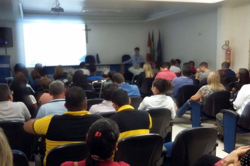 A Secretaria da Fazenda do Pará (Sefa) realizou, nesta quarta-feira, 14, na Associação Comercial de Castanhal, município da Região Metropolitana de Belém, reunião de integração com empresários, produtores rurais e representantes das prefeituras. Mais de 80 pessoas participaram do encontro, que teve como tema as novidades da área tributaria estadual.
FOTO: ASCOM SEFA
DATA: 10.03.2018
CASTANHAL - PARÁ <div class='credito_fotos'>Foto: Ascom Sefa | <a href='/midias/2018/originais/84196181-f00a-46b9-baca-3e1aa1cfb4b8.jpg' download><i class='fa-solid fa-download'></i> Download</a></div>