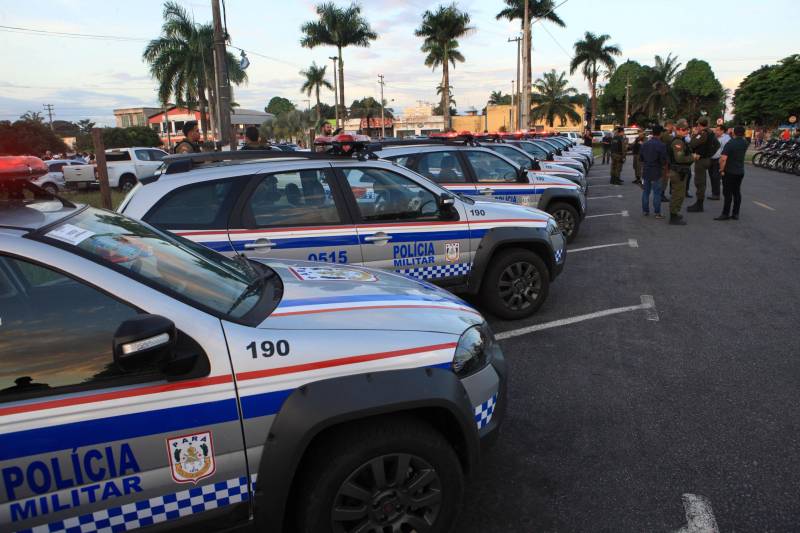 A agenda governamental terminou no município de Castanhal com a entrega de 18 viaturas e 20 motos para a Polícia Militar (PM) e duas ambulâncias resgate para o Corpo de Bombeiros. A secretária de Municípios Sustentáveis, Izabela Jatene, que representou o governador Simão Jatene, fez um balanço positivo das ações.

FOTO: RODOLFO OLIVEIRA / AG. PARÁ
DATA: 13.06.2018
CASTANHAL - PARÁ <div class='credito_fotos'>Foto: Rodolfo Oliveira/Ag. Pará   |   <a href='/midias/2018/originais/84200920-cea7-4332-bff0-5a0e0495186d.jpg' download><i class='fa-solid fa-download'></i> Download</a></div>