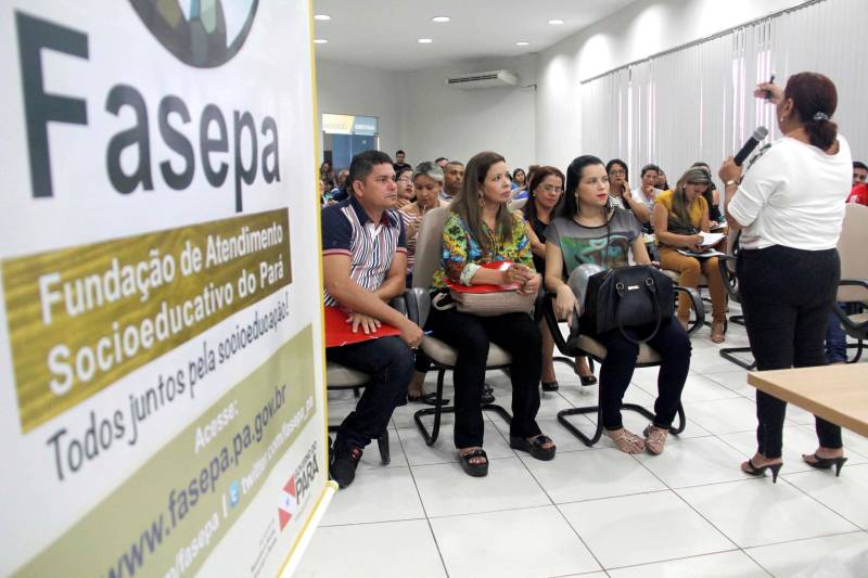A política de atenção aos egressos do sistema socioeducativo e a orientação e avaliação dos planos municipais de atendimento ao adolescente em conflito com a lei foram os destaques do último dia do 2º Encontro Temático, que terminou nesta sexta-feira (27), em Santarém e abrangeu todas as cidades da Região do Baixo Amazonas.
FOTO: FRANKLIN SALVADOR / ASCOM FASEPA
DATA: 27.04.2017
SANTARÉM - PARÁ <div class='credito_fotos'>Foto: Franklin Salvador/Ascom Fasepa | <a href='/midias/2018/originais/846a27d5-c741-4964-84b6-1f996e450d2a.jpg' download><i class='fa-solid fa-download'></i> Download</a></div>