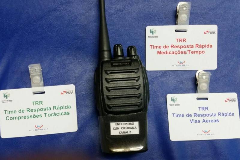 A partir de agora, o Hospital Regional Público do Leste (HRPL), em Paragominas, passa a utilizar o Protocolo do Time de Resposta Rápida (TRR). O novo sistema permite a atuação imediata em usuários internados na Clínica Médica e Cirúrgica, Centro Cirúrgico, Recuperação pós-anestesia e Pronto Atendimento. Entre os principais benefícios do TRR está sistematizar o atendimento de usuários no setor de urgência e emergência, diminuir a mortalidade intra-hospitalar, prevenir e reduzir o número de Paradas Cardiorrespiratórias (PCR), reduzir admissões e readmissões na Unidade de Terapia Intensiva (UTI) e garantir maior segurança dos usuários.
FOTO: ASCOM / HRPL
DATA: 13.03.2018
PARAGOMINAS - PARÁ <div class='credito_fotos'>Foto: ASCOM HRPL | <a href='/midias/2018/originais/849d6713-ace4-4806-9eb6-ad2b95783adb.jpg' download><i class='fa-solid fa-download'></i> Download</a></div>