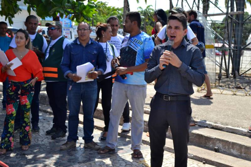Uma simulação de acidente de trânsito na avenida Fernando Guilhon, no município de Marituba, a 11 quilômetros de Belém, chamou atenção de quem passava no local. A ação fez parte da programação que marcou o Dia Mundial em Memória às Vítimas de Acidentes de Trânsito realizada pela Coordenação de Educação de Trânsito do Detran e Prefeitura Municipal de Marituba, através da sua Diretoria de Trânsito. A programação contou, também, com uma oração em homenagem às vítimas fatais, feita pelo pastor Diogo Rosário (foto) da Igreja do Evangelho Quadrangular e apresentação do coral formado por crianças da paróquia Menino Deus.
FOTO: ROSE BARBOSA / ASCOM DETRAN
DATA: 18.11.2018
MARITUBA - PARÁ <div class='credito_fotos'>Foto: ROSE BARBOSA / ASCOM DETRAN | <a href='/midias/2018/originais/84ca01ff-6e65-4ac0-afc8-137e90cf1054.jpg' download><i class='fa-solid fa-download'></i> Download</a></div>
