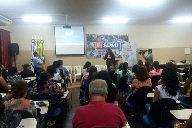 Seis municípios paraenses receberam, entre os dias 24 e 26 de abril, a oficina “Educação Profissional x Cadeias Produtivas: Demandas e Ofertas”, promovida pela Secretaria de Estado de Ciência, Tecnologia e Educação Profissional e Tecnológica (Sectet) com o intuito de esclarecer a população sobre o programa estadual de qualificação profissional, o Pará Profissional, que é coordenado pelo órgão, e captar as demandas para oferta de cursos nessas localidades. Na foto, oficina em Bragança.
FOTO: ASCOM SECTET
DATA: 27.04.2017
BRAGANÇA - PARÁ <div class='credito_fotos'>Foto: Ascom Sectet | <a href='/midias/2018/originais/858d3fc2-d16b-4893-aa5f-d373ff76415b.jpg' download><i class='fa-solid fa-download'></i> Download</a></div>