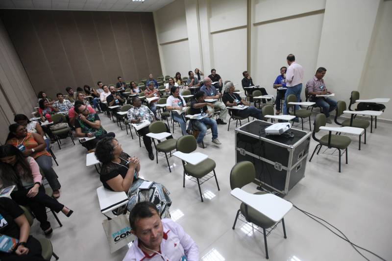 Publicom – o Encontro de Comunicação do Pará. Realizado pela Secretaria de Estado de Comunicação (Secom), o evento começou nesta quarta-feira (21), no Carajás Centro de Convenções, com cerca de 250 inscritos. Pela manhã, ela participou da oficina “Hipertexto – a linguagem de produção e consumo de narrativas digitais”, ministrada por Mauro Lima (foto), diretor de Publicidade e Marketing da Secom. Mauro abordou a nova forma de comunicação entre pessoas, instituições e empresas, resultado do uso cotidiano da internet.
FOTO: MARCELO LÉLIS / AG. PARÁ
DATA: 21.03.2018
MARABÁ - PARÁ <div class='credito_fotos'>Foto: Marcelo Lelis / Ag. Pará | <a href='/midias/2018/originais/859ae3ae-ec70-4e6a-b512-35e57df36cf8.jpg' download><i class='fa-solid fa-download'></i> Download</a></div>