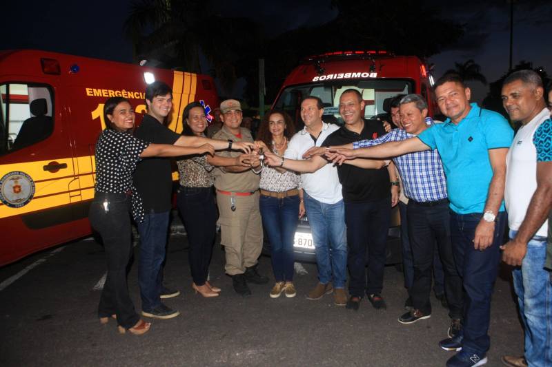 A agenda governamental terminou no município de Castanhal com a entrega de 18 viaturas e 20 motos para a Polícia Militar (PM) e duas ambulâncias resgate para o Corpo de Bombeiros. A secretária de Municípios Sustentáveis, Izabela Jatene, que representou o governador Simão Jatene, fez um balanço positivo das ações.

FOTO: RODOLFO OLIVEIRA / AG. PARÁ
DATA: 13.06.2018
CASTANHAL - PARÁ <div class='credito_fotos'>Foto: Rodolfo Oliveira/Ag. Pará   |   <a href='/midias/2018/originais/85cae1cd-b129-4857-a77d-ea28df4074f7.jpg' download><i class='fa-solid fa-download'></i> Download</a></div>