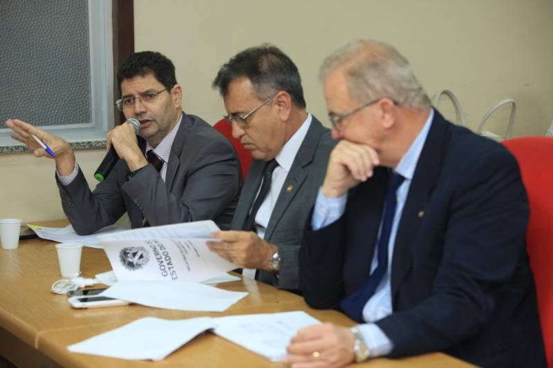O compromisso do governo do estado com a população paraense pode ser medido pelos números apresentados pelas Secretarias de Estado de Planejamento (Seplan) e da Fazenda (Sefa) no início da tarde desta quarta-feira (28) durante audiência pública na Assembleia Legislativa do Estado (Alepa) realizada para demonstrar e avaliar o cumprimento das metas fiscais pelo Poder Executivo, referentes ao último quadrimestre, comparativamente ao mesmo intervalo do exercício anterior. Na foto, o deputado Ozório Juvenil.
FOTO: MÁCIO FERREIRA / AG. PARÁ
DATA: 28.02.2018
BELÉM - PARÁ <div class='credito_fotos'>Foto: MÁCIO FERREIRA/ AG. PARÁ | <a href='/midias/2018/originais/85e4c89f-b76c-4d22-a0db-d09937bc4656.jpg' download><i class='fa-solid fa-download'></i> Download</a></div>