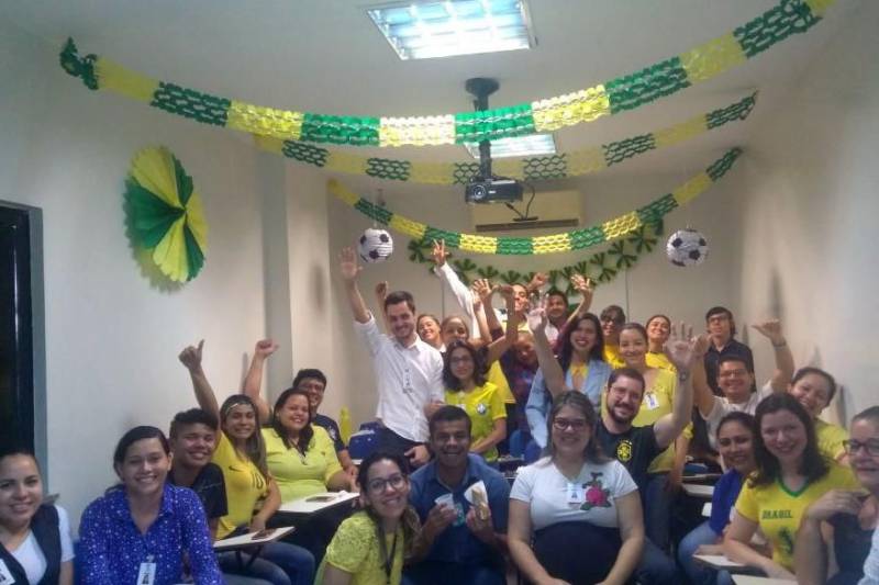 O resultado de 2x0 para a Seleção Brasileira na manhã desta sexta-feira, 22, contra o time da Costa Rica, pela Copa do Mundo 2018, celebrou toda a vibração, energia positiva e integração das torcidas de colaboradores, usuários e acompanhantes do Hospital Jean Bitar (HJB), em Belém (foto); Hospital Regional Público do Leste (HRPL), em Paragomians; Hospital Regional Público do Marajó (HRPM), em Breves; Hospital Geral de Tailândia (HGT); e Centro Integrado de Inclusão e Reabilitação (CIIR). Nesses locais, o atendimento  foi mantido e sem prejuízo aos usuários dos serviços.

FOTO: ASCOM HJB
DATA: 22.06.2018
BELÉM - PARÁ
 <div class='credito_fotos'>Foto: ASCOM HJB   |   <a href='/midias/2018/originais/85efdd4a-ca59-43b2-9308-821a995c6288.jpg' download><i class='fa-solid fa-download'></i> Download</a></div>