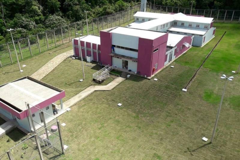 As obras do novo Centro de Recuperação Feminino (CRF) de Santarém, no oeste do Pará, estão em fase de conclusão. Cerca de 90% dos serviços já foram finalizados. A nova unidade está localizada no pólo penitenciário de Santarém, na vila de Cucurunã, e terá mais de 9 mil metros quadrados.
FOTO: DIVULGAÇÃO / ASCOM SUSIPE
DATA: 28.02.2018
SANTARÉM - PARÁ <div class='credito_fotos'>Foto: ASCOM SUSIPE | <a href='/midias/2018/originais/8611cef7-c5bb-4436-92f4-f29ffc97138a.jpg' download><i class='fa-solid fa-download'></i> Download</a></div>