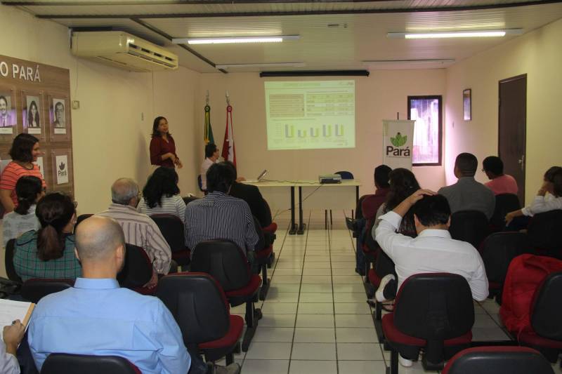 Acompanhar o impacto do setor de turismo na economia paraense. Esse é o principal objetivo da edição 2018 do Boletim do Turismo do Estado do Pará, que traz informações sobre o segmento turístico no estado. O produto foi desenvolvido pela Fundação Amazônia de Amparo a Estudos e Pesquisas (Fapespa), em parceria com a Secretaria de Estado de Turismo (Setur), e lançado na manhã desta terça-feira, 03, no auditório da Setur, em meio à Reunião (foto) do Grupo Interinstitucional de Análise Conjuntural (Geac).
FOTO: ISRAEL PEGADO / ASCOM SETUR-PA
DATA: 03.07.2018
BELÉM - PARÁ <div class='credito_fotos'>Foto: ISRAEL PEGADO / ASCOM SETUR | <a href='/midias/2018/originais/8680c6fb-9539-4821-9c32-c44bc25e8050.jpg' download><i class='fa-solid fa-download'></i> Download</a></div>