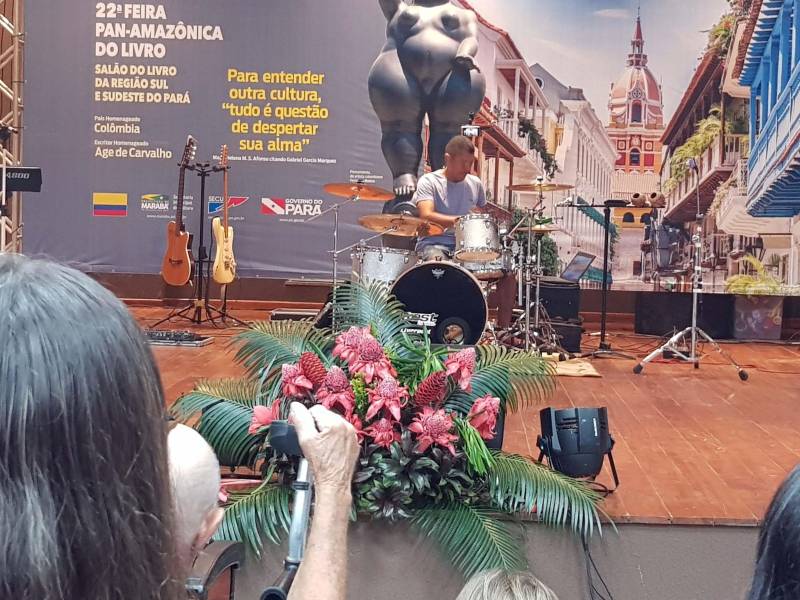 Muita gente aproveitou o final de semana para visitar o I Salão do Livro do Sul e Sudeste do Pará, que segue até o dia 6 de maio, no auditório do Carajás Centro de Convenções Leonildo Borges Rocha, em Marabá.
FOTO: KÉLIA SANTOS / CRGSP
DATA: 29.04.2018
MARABÁ - PARÁ <div class='credito_fotos'>Foto: KÉLIA SANTOS / ASCOM CRGSP | <a href='/midias/2018/originais/869124f9-79b8-4618-8c0e-48c2290a7a38.jpg' download><i class='fa-solid fa-download'></i> Download</a></div>