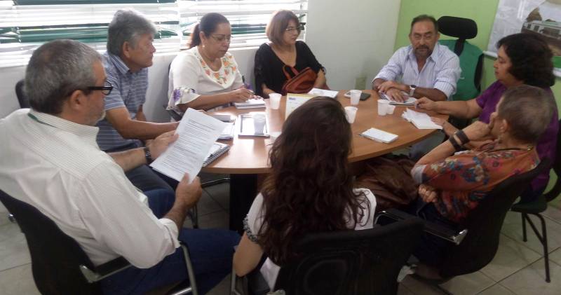 Técnicos da Empresa de Assistência Técnica e Extensão Rural do Estado do Pará (Emater-Pará) e da Empresa Brasileira de Pesquisa Agropecuária (Embrapa/Amazônia Oriental), se reuniram para organizar a retomada da cooperação técnica e a construção de agenda de trabalho conjunto, com foco sistema de agricultura sem queima, além de visar a ampliação de outras ações conjuntas entre as duas empresas. A reunião foi realizada na manhã desta segunda-feira, 7, no escritório central da Emater, em Marituba.

FOTO: ASCOM EMATER
DATA: 07.05.2018
MARITUBA - PARÁ <div class='credito_fotos'>Foto: ASCOM EMATER   |   <a href='/midias/2018/originais/86dd4373-50b1-45ad-924d-3c847fb4c658.jpg' download><i class='fa-solid fa-download'></i> Download</a></div>