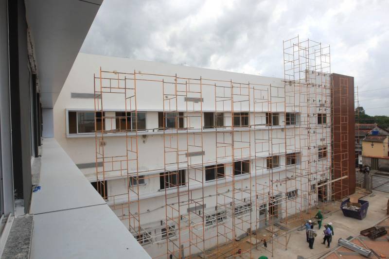 Em Capanema, está sendo construído o Hospital Regional dos Caetés (foto). É mais uma unidade de saúde estratégica na cobertura de alta e média complexidade; atenderá a população de 17 municípios da Região Nordeste
FOTO: SIDNEY OLIVEIRA / AG. PARÁ
DATA: 18.10.2018
CASTANHAL - PARÁ <div class='credito_fotos'>Foto: Sidney Oliveira/Ag. Pará | <a href='/midias/2018/originais/870605b2-22da-40dc-a786-dc3b804aa41c.jpg' download><i class='fa-solid fa-download'></i> Download</a></div>