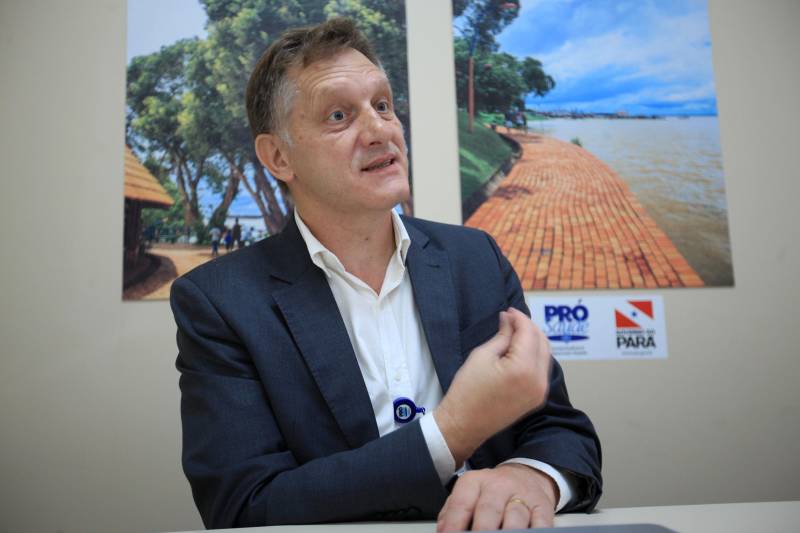 Paulo Czrnhak (foto), diretor operacional da Pró-saúde no Pará, se orgulha do trabalho realizado nos hospitais que gerencia. “Passamos por um processo longo de capacitação de nossos colaboradores, do agente de portaria ao médico, para que inicialmente eles acreditassem nos processos que estávamos implantando.
FOTO: MÁCIO FERREIRA / AG. PARÁ
DATA: 17.02.2017
BELÉM - PARÁ <div class='credito_fotos'>Foto: MÁCIO FERREIRA/ AG. PARÁ | <a href='/midias/2018/originais/873ff022-f26e-481c-b17a-3e0e01a1cb02.jpg' download><i class='fa-solid fa-download'></i> Download</a></div>