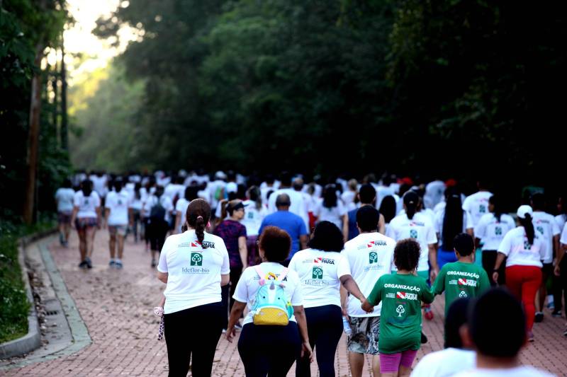 “Foi uma semana produtiva, de muito trabalho, de interação com a sociedade, e culminou com a caminhada sustentável (foto), que por sua vez foi extremamente bem-sucedida para mostrarmos que sustentabilidade também envolve saúde”. As palavras do titular da Secretaria de Estado de Meio Ambiente e Sustentabilidade (Semas), Thales Belo, encerraram uma programação vasta do Governo do Pará em alusão à Semana Mundial do Meio Ambiente.

FOTO: SIDNEY OLIVEIRA / AG. PARÁ
DATA: 09.06.2018
BELÉM - PARÁ <div class='credito_fotos'>Foto: Sidney Oliveira/Ag. Pará   |   <a href='/midias/2018/originais/878bc21e-d809-4e32-9372-69867a3a82d2.jpg' download><i class='fa-solid fa-download'></i> Download</a></div>