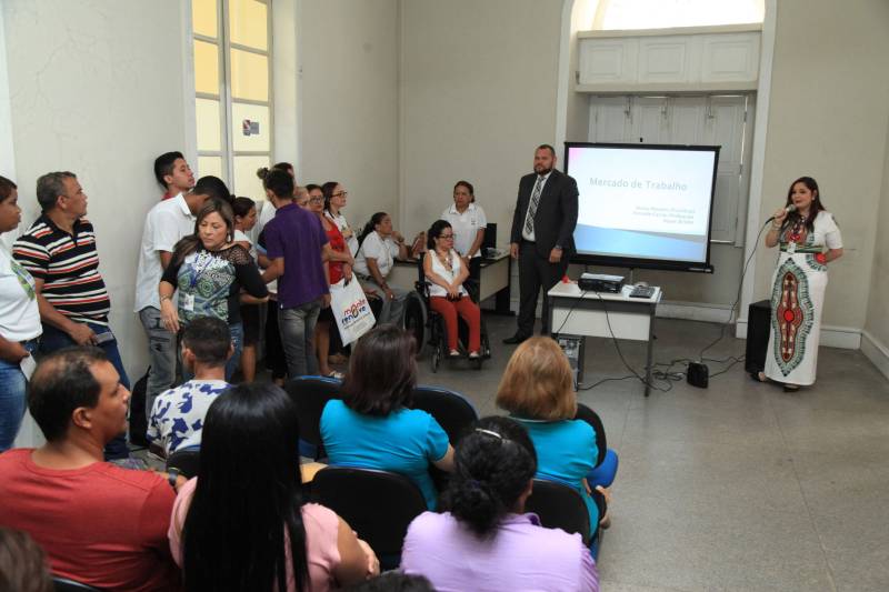 Com palestras, emissão de documentos, apresentações culturais, oficinas e exposições, o Dia D da Cidadania com Síndrome de Down trouxe uma programação diversificada e educativa sobre a questão das pessoas com deficiência intelectual, na manhã desta quinta-feira, 22, na Secretaria de Estado de Justiça e Direitos Humanos (Sejudh).
FOTO: WAGNER ALMEIDA / ASCOM SEJUDH
DATA: 22.03.2018
BELÉM - PARÁ <div class='credito_fotos'>Foto: Wagner Almeida/ Ascom Sejudh | <a href='/midias/2018/originais/8790e274-1deb-4ca4-9ff6-417ff35e17bb.jpg' download><i class='fa-solid fa-download'></i> Download</a></div>
