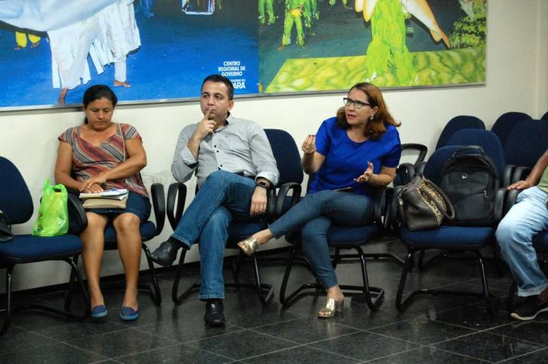 Representantes de instituições públicas, setores da iniciativa privada, sindicatos, associações, cooperativas, Organizações Não Governamentais e de movimentos sociais formam as 13 câmaras temáticas do Fórum de Socioeconomia de Santarém, no oeste paraense. 

FOTO: SAMUEL ALVARENGA / SECOM
DATA: 20.11.2018
SANTARÉM - PARÁ <div class='credito_fotos'>Foto: Samuel Alvarenga / Secom   |   <a href='/midias/2018/originais/87935aae-59fe-4e3a-b224-bae240ecdbb9.jpg' download><i class='fa-solid fa-download'></i> Download</a></div>