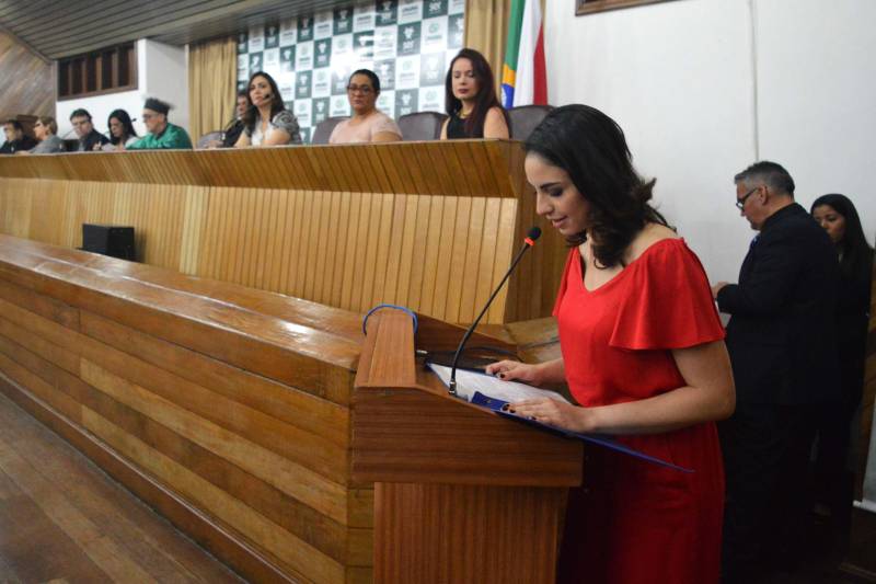 O Programa de Residência Multiprofissional e Uniprofissional em Saúde da Universidade do Estado do Pará (Uepa) celebrou a conclusão de curso de 70 profissionais. A solenidade ocorreu na quinta-feira, 15, no auditório Davi Mufarrej da Universidade da Amazônia, em Belém. O programa é conduzido com as seguintes entidades associadas: Fundação Hospital de Clínicas Gaspar Vianna; Hospital Metropolitano de Urgência e Emergência; Hospital Ophir Loyola; Fundação Santa Casa de Misericórdia do Pará e Fundação Centro de Hemoterapia e Hematologia do Pará. Na foto, a oradora da turma, Iasmim Pereira Cabral.
FOTO: RAYANNE BULHÕES / ASCOM UNAMA
DATA: 15.03.2018
BELÉM - PARÁ <div class='credito_fotos'>Foto: RAYANNE BULHÕES / ASCOM UNAMA | <a href='/midias/2018/originais/87a220e6-29c6-4b89-be43-2c29c6ad1ef2.jpg' download><i class='fa-solid fa-download'></i> Download</a></div>