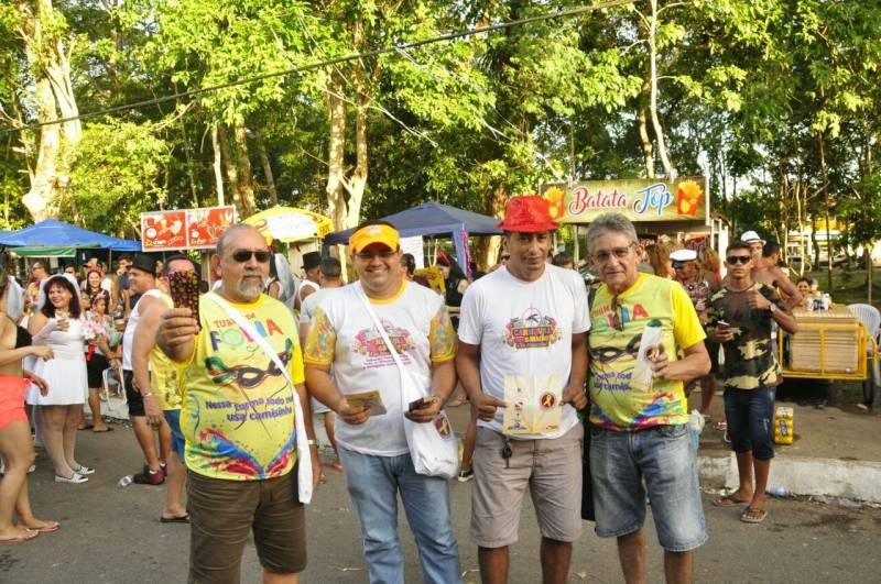 Durante todo o feriado de Carnaval, equipes da Secretaria de Estado de Saúde Publica (Sespa) percorreram diversos municípios paraenses para levar ações de saúde e prevenção aos principais pontos de concentração de foliões. Os técnicos distribuíram preservativos masculinos e femininos, orientaram os brincantes sobre as Infecções Sexualmente Transmissíveis (IST) e também sobre o combate ao Aedes aegipty, mosquito causador da dengue, zika e chikungunya.
FOTO: JOSÉ PANTOJA / ASCOM SESPA
DATA: 13.02.2018
BARCARENA - PARÁ <div class='credito_fotos'>Foto: José Pantoja / Ascom Sespa | <a href='/midias/2018/originais/87a2e3f0-08bc-445a-9977-369652e84a1b.jpg' download><i class='fa-solid fa-download'></i> Download</a></div>