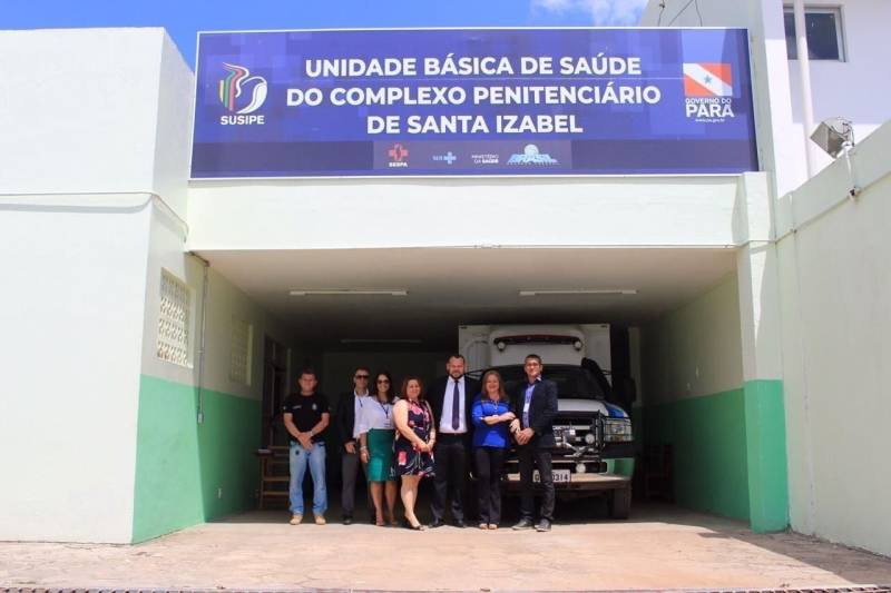 Desde julho, a Superintendência do Sistema Penitenciário do Estado (Susipe) vem garantindo o direito à saúde prisional para cerca de 5 mil custodiados no Complexo Penitenciário de Santa Izabel. Uma Unidade Básica de Saude (UBS, na foto) instalada no complexo oferece aos detentos consultas médicas, atendimento odontológico, medicamentos e todos os serviços da rede básica de saúde. Desde a ativação da UBS já foram realizadas mais de 1.000 consultas médicas, 775 atendimentos odontológicos, 299 exames de BAAR (que diagnostica a tuberculose), 76 testes rápidos para HIV, sífilis, hepatites e emitidos mais de 500 cartões do Sistema Único de Saúde.
FOTO: ASCOM / SUSIPE
DATA: 10,.11.2018
SANTA IZABEL - PARÁ <div class='credito_fotos'>Foto: ASCOM SUSIPE | <a href='/midias/2018/originais/87bf07ad-834b-4bf4-a12d-a8c76f0f7032.jpg' download><i class='fa-solid fa-download'></i> Download</a></div>
