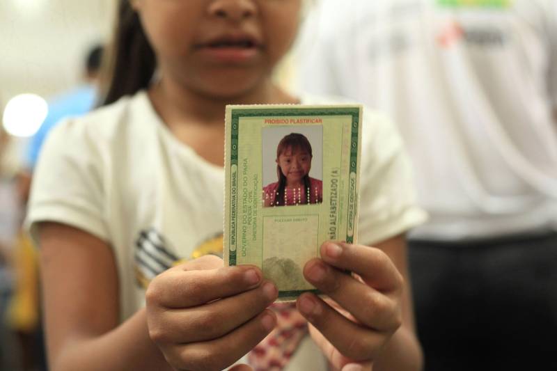 Com palestras, emissão de documentos, apresentações culturais, oficinas e exposições, o Dia D da Cidadania com Síndrome de Down trouxe uma programação diversificada e educativa sobre a questão das pessoas com deficiência intelectual, na manhã desta quinta-feira, 22, na Secretaria de Estado de Justiça e Direitos Humanos (Sejudh).
FOTO: WAGNER ALMEIDA / ASCOM SEJUDH
DATA: 22.03.2018
BELÉM - PARÁ <div class='credito_fotos'>Foto: Wagner Almeida/ Ascom Sejudh | <a href='/midias/2018/originais/87d213ec-6431-46c9-a615-c7b627a0030f.jpg' download><i class='fa-solid fa-download'></i> Download</a></div>