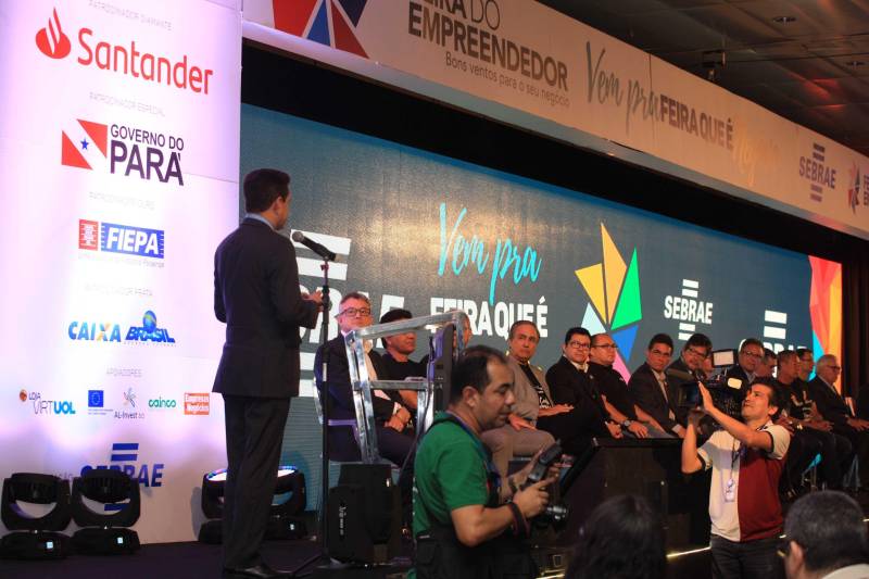 Micro e pequenas empresas constituem 96% dos empreendimentos no estado do Pará e respondem por 51% dos empregos no Estado. A importância econômica deste setor é o grande motor da 9ª Feira do Empreendedor, que teve sua abertura no início da noite desta quarta-feira, 16, no Hangar Convenções e Feiras da Amazônia.
FOTO: RODOLFO OLIVEIRA / AG. PARÁ
DATA: 16.05.2018
BELÉM - PARÁ <div class='credito_fotos'>Foto: Rodolfo Oliveira/Ag. Pará | <a href='/midias/2018/originais/88395166-f5b3-4187-8255-431f7aa12e6a.jpg' download><i class='fa-solid fa-download'></i> Download</a></div>