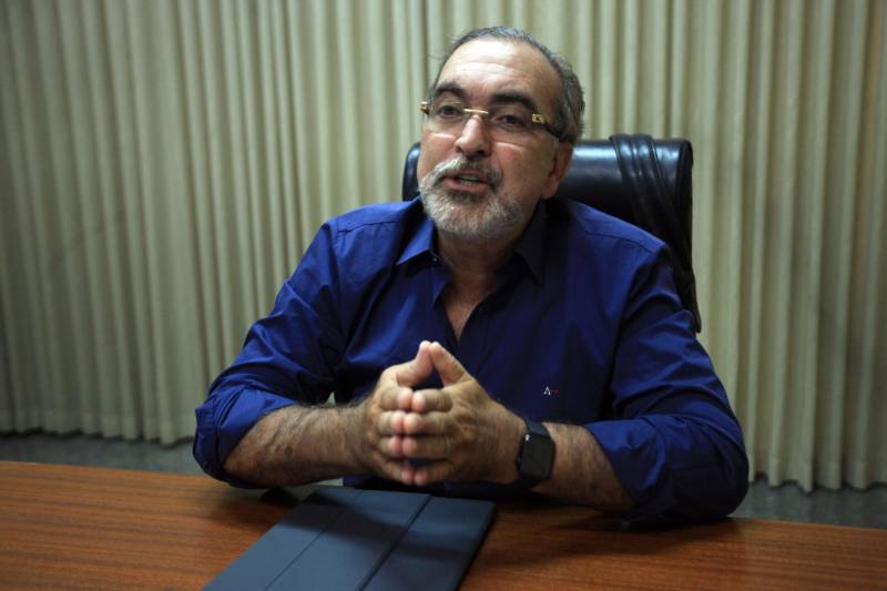 Mais de R$500 milhões por ano estão sendo investidos na malha viária de todo o Estado. O objetivo principal, além de melhorar a mobilidade urbana é trazer mais conforto aos moradores dos municípios por onde as estradas e rodovias passam e aos motoristas e passageiros que precisam trafegar por elas. Divididas em frentes de trabalho, a Secretaria de Estado de Transportes (Setran) criou três projetos para investir o montante de verba direcionada a malha viária, são eles o “Manutenção Integral”, o “Asfalto na Estrada” e o “Pontes Concretas”. O secretário da Setran, Kleber Menezes (foto), comenta que, ao longo do governo Simão Jatene, construção e reconstrução de pontes têm sido uma prioridade e explica o porque.
FOTO: CARLOS SODRÉ / AG. PARÁ
DATA: 21.04.2018
BELÉM - PARÁ <div class='credito_fotos'>Foto: Agência Pará | <a href='/midias/2018/originais/886cdac8-cc75-40be-8d4a-329d2cf0c830.jpg' download><i class='fa-solid fa-download'></i> Download</a></div>