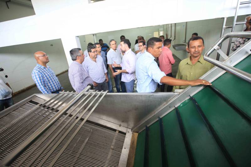 Mais de 300 produtores compareceram à arena Bira's, em Igarapé-Miri, no nordeste paraense, na manhã de quinta-feira (15), em busca de informações sobre crédito, qualificação profissional, regularização fundiária e cadeia produtiva. O público foi atendido pela "Caravana Pará 2030 - Igarapé-Miri", promovida pelo governo do Estado, que levou ao município os serviços de várias secretarias, bancos e instituições ligadas à produção e à intermediação de negócios.
FOTO: RODOLFO OLIVEIRA / AG. PARÁ
DATA: 16.03.2018
IGARAPÉ-MIRI - PARÁ <div class='credito_fotos'>Foto: Rodolfo Oliveira/Ag. Pará | <a href='/midias/2018/originais/886d56be-24d2-4ff6-b6b5-562b7f2e33d2.jpg' download><i class='fa-solid fa-download'></i> Download</a></div>