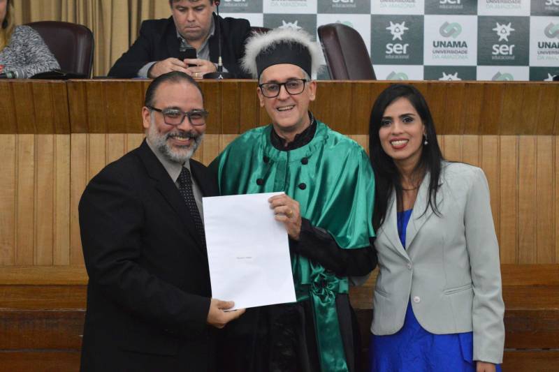 O Programa de Residência Multiprofissional e Uniprofissional em Saúde da Universidade do Estado do Pará (Uepa) celebrou a conclusão de curso de 70 profissionais. A solenidade ocorreu na quinta-feira, 15, no auditório Davi Mufarrej da Universidade da Amazônia, em Belém. O programa é conduzido com as seguintes entidades associadas: Fundação Hospital de Clínicas Gaspar Vianna; Hospital Metropolitano de Urgência e Emergência; Hospital Ophir Loyola; Fundação Santa Casa de Misericórdia do Pará e Fundação Centro de Hemoterapia e Hematologia do Pará.
FOTO: RAYANNE BULHÕES / ASCOM UNAMA
DATA: 15.03.2018
BELÉM - PARÁ <div class='credito_fotos'>Foto: RAYANNE BULHÕES / ASCOM UNAMA | <a href='/midias/2018/originais/89123526-be2b-4d3a-adfe-a8f294930b54.jpg' download><i class='fa-solid fa-download'></i> Download</a></div>