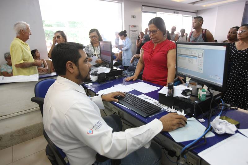 Com assistência de média e alta complexidade aos usuários do Sistema Único de Saúde (SUS), o Hospital Jean Bitar (HJB) comemora  95% de satisfação dos usuários, que certificam a qualidade no atendimento. Nos útimos dois anos, o HJB realizou mais de 739.200 atendimentos nas áreas médicas de endoscopia digestiva alta e colonoscopia, cirurgia gastrointestinal e algumas especialidades clínicas, como endocrinologia, reumatologia, geriatria e pneumologia, nas quais o hospital é referência no Estado. O paciente Francisco Ferreira, de 41 anos, de Benfica, que faz tratamento com dermatologista no HJB,  evidencia esses dados sobre a satisfação do usuário. "O atendimento médico aqui é excelente, de primeira mesmo! Se me perguntarem a nota que dou, é 10, com certeza. Já andei em vários hospitais, mas esse aqui é especial."

FOTO: CARLOS SODRÉ / AG. PARÁ
DATA: 08.11.2018
BELÉM - PARÁ <div class='credito_fotos'>Foto: CARLOS SODRÉ / AG. PARÁ    |   <a href='/midias/2018/originais/89183e5e-f40a-416d-9d70-cc23c763a3b6.jpg' download><i class='fa-solid fa-download'></i> Download</a></div>