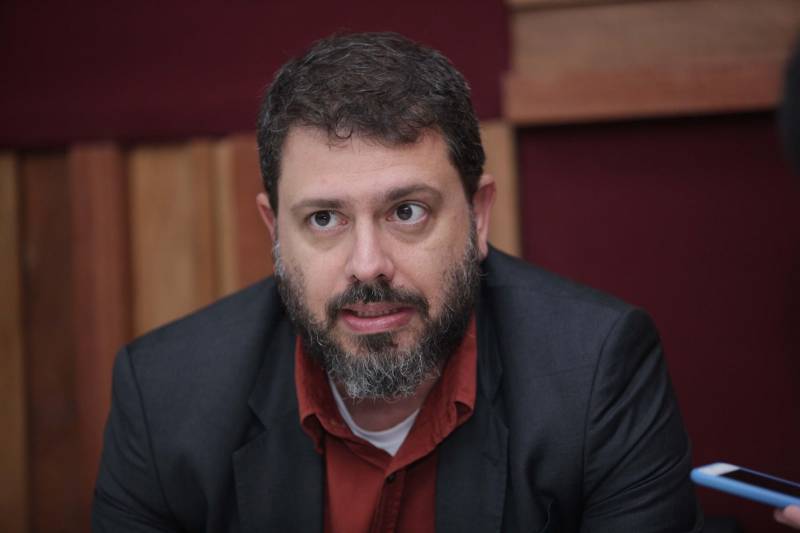 Publicom 2018. O Encontro de Comunicação ocorreu na segunda (11) e terça-feira (12), no Teatro do Sesi, em Belém, e reuniu centenas de participantes. O jornalista, historiador e escritor Pedro Doria (foto) também falou sobre o mundo digital, durante a palestra de encerramento da programação

FOTO: MÁCIO FERREIRA / AG. PARÁ
DATA: 12.06.2018
BELÉM - PARÁ <div class='credito_fotos'>Foto: MÁCIO FERREIRA/ AG. PARÁ   |   <a href='/midias/2018/originais/893b174d-e7aa-4e92-b01d-97bf75811fda.jpg' download><i class='fa-solid fa-download'></i> Download</a></div>