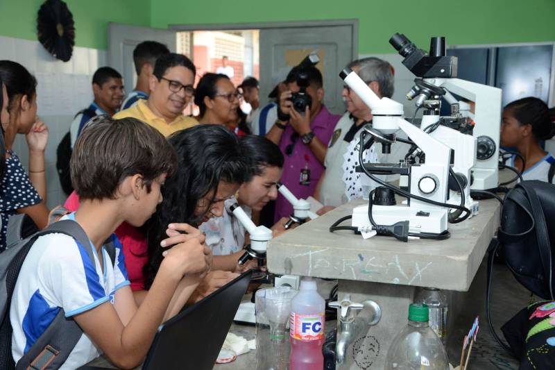 A Secretaria de Estado de Educação (Seduc), por meio do Núcleo de Tecnologia Educacional de Castanhal (NTE) e da Unidade Regional de Educação (URE 8), promoveu nesta terça-feira (13) a 1ª Mostra de Robótica e Objetos Digitais de Aprendizagem, na Escola Estadual Padre Salvador Traccaiolli, no município de Castanhal.
FOTO: FERNANDO NOBRE / ASCOM SEDUC
DATA: 13.11.2018
CASTANHAL - PARÁ <div class='credito_fotos'>Foto: FERNANDO NOBRE/ASCOM SEDUC | <a href='/midias/2018/originais/893c2230-4f3b-4231-be65-f1a8bb12f228.jpg' download><i class='fa-solid fa-download'></i> Download</a></div>