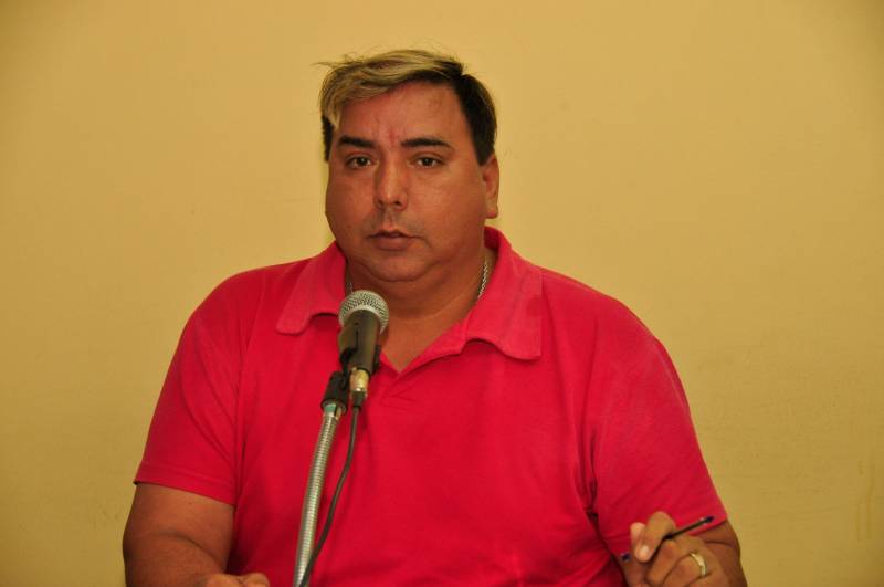Na oportunidade, o conselheiro Admilson Picanço, representante Movimento de Reintegração das Pessoas Atingidas pela Hanseníase (Morhan) parabenizou a Sespa e a Coordenação Estadual por conseguir a adesão de todos os municípios prioritários à campanha que será realizada junto aos escolares
FOTO: JOSÉ PANTOJA / ASCOM SESPA
DATA: 27.02.2018
BELÉM - PARÁ <div class='credito_fotos'>Foto: José Pantoja / Ascom Sespa | <a href='/midias/2018/originais/8982a8c2-5bf2-4d25-9285-2414738af746.jpg' download><i class='fa-solid fa-download'></i> Download</a></div>