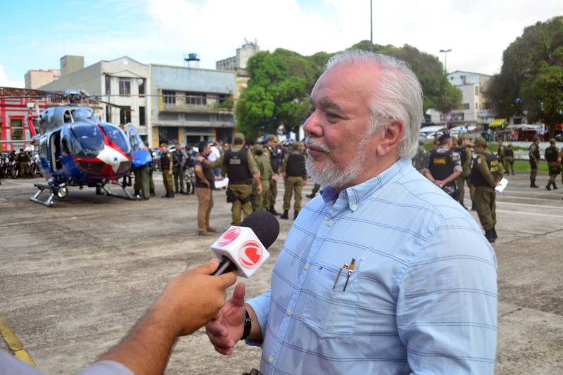 Foi lançada na manhã deste sábado, 8, na Praça da Bandeira, em Belém, a Operação Boas Festas, coordenada pela Polícia Militar do Pará e integrada aos órgãos do Sistema de Segurança Pública do Estado. As ações da Boas Festas vão até o dia 1º de janeiro de 2019. A população do Estado contará com 6,6 mil policias militares que reforçarão o policiamento ordinário na capital, área metropolitana e demais regiões paraenses. Na foto, Joy Colares, presidente do Clube de Diretores Lojistas de Belém.

FOTO: ELIELSON MODESTO / ASCOM SUSIPE
DATA: 08.12.2018
BELÉM - PARÁ <div class='credito_fotos'>Foto: Elielson Modesto / Ascom Segup   |   <a href='/midias/2018/originais/89a555ed-d54d-4a3d-8d1d-5f31eaa6d7ba.jpg' download><i class='fa-solid fa-download'></i> Download</a></div>
