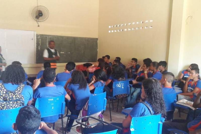 O município de Salvaterra, no Marajó, recebeu durante toda a semana passada até a última segunda-feira (26) as ações educativas do Departamento de Trânsito do Estado do Pará (Detran). 

FOTO: ROSE BARBOSA / ASCOM DETRAN
DATA: 26.11.2018
SALVATERRA - PARÁ <div class='credito_fotos'>Foto: ROSE BARBOSA / ASCOM DETRAN   |   <a href='/midias/2018/originais/8a0e2289-8331-4c1f-b940-826e9c00e3da.jpg' download><i class='fa-solid fa-download'></i> Download</a></div>