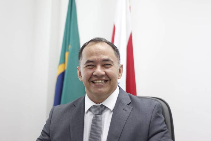 A Cooperativa Social de Trabalho Arte Feminina Empreendedora (Coostafe) da Superintendência do Sistema Penitenciário do Estado (Susipe) - a primeira cooperativa de mulheres presas no país - foi uma das 43 iniciativas sociais de 15 estados brasileiros selecionadas para receber investimentos destinados pela Brazil Foundation. No total será investido R$ 1 milhão de reais por meio de doações diretas. A Brazil Foundation é vinculada à Organização das Nações Unidas (ONU), responsável por mobilizar recursos para ideias e ações transformadoras, a partir do trabalho com líderes e organizações sociais e uma rede global de apoiadores, promovendo igualdade, justiça social e oportunidade para os brasileiros. Na foto, o superintendente da Susipe, coronel Rosinaldo Conceição.
FOTO: AKIRA ONUMA
DATA: 06.03.2018
BELÉM - PARÁ <div class='credito_fotos'>Foto: Akira Onuma / Ascom Susipe | <a href='/midias/2018/originais/8a1c8416-6e06-4a2f-b1c9-760b0c89abad.jpg' download><i class='fa-solid fa-download'></i> Download</a></div>