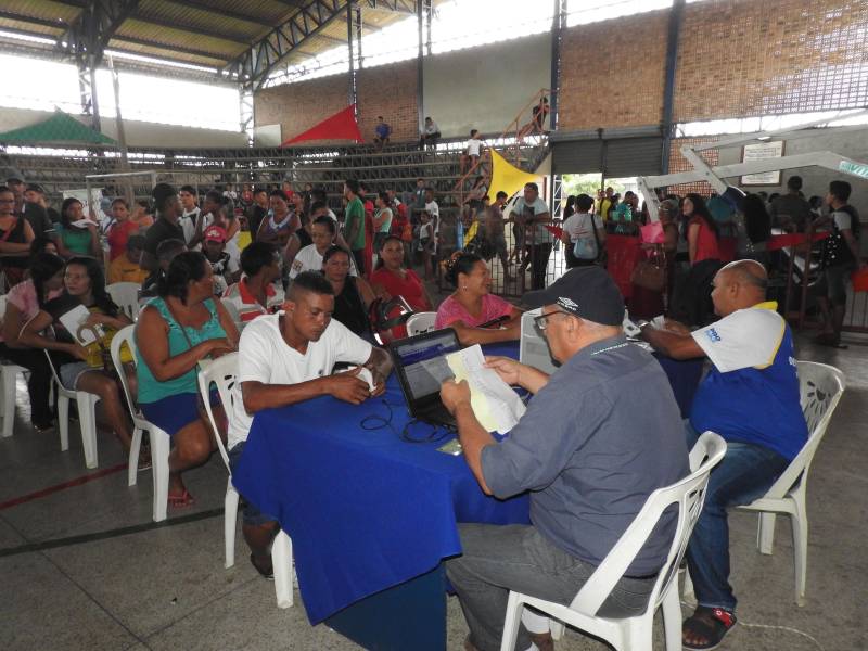 Termina neste sábado, 17, o atendimento da Caravana Pro Paz Cidadania em Bragança, município localizado na região nordeste do estado. Com o apoio da prefeitura e secretarias estaduais, a ação começou na quinta-feira, 15, no ginásio do Senai. Até o momento, mais de dois mil atendimentos foram feitos. A população pode solicitar a emissão de RG, CPF, certidão de nascimento (1° e 2° via), Id Jovem, identidade de nome social e aconselhamento jurídico.
FOTO: CARLOS SODRÉ / AG. PARÁ
DATA: 16.03.2018
BRAGANÇA - PARÁ <div class='credito_fotos'>Foto: Carlos Sodré/Agência Pará | <a href='/midias/2018/originais/8a323f49-1330-4e6c-850a-261f9912ff72.jpg' download><i class='fa-solid fa-download'></i> Download</a></div>