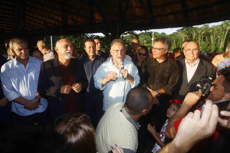 O Parque Estadual do Utinga (PEUt) o mais importante espaço de preservação e estudo da biodiversidade dentro da Região Metropolitana de Belém será reaberto à população a partir desta sexta,16, a partir das 16h30, com apresentações artísticas, com o Boi Veludinho, crianças do Pro Paz e a premiada Orquestra Sinfônica do Theatro da Paz. A apresentação será em um espaço ao ar livre e não será necessária a retirada de ingressos, por esse motivo, a recomendação é que o público chegue cedo, porque a entrada será fechada quando o espaço estiver lotado.
FOTO: THIAGO GOMES / AG PARÁ
DATA: 16.03.2018
BELÉM - PARÁ <div class='credito_fotos'>Foto: Thiago Gomes /Ag. Pará | <a href='/midias/2018/originais/8a45dad1-9f6e-4927-a078-a9b5757ffd11.jpg' download><i class='fa-solid fa-download'></i> Download</a></div>