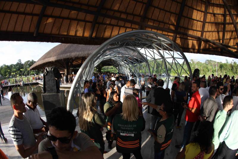 O Parque Estadual do Utinga (PEUt) o mais importante espaço de preservação e estudo da biodiversidade dentro da Região Metropolitana de Belém será reaberto à população a partir desta sexta,16, a partir das 16h30, com apresentações artísticas, com o Boi Veludinho, crianças do Pro Paz e a premiada Orquestra Sinfônica do Theatro da Paz. A apresentação será em um espaço ao ar livre e não será necessária a retirada de ingressos, por esse motivo, a recomendação é que o público chegue cedo, porque a entrada será fechada quando o espaço estiver lotado.
FOTO: SIDNEY OLIVEIRA / AG PARÁ
DATA: 16.03.2018
BELÉM - PARÁ <div class='credito_fotos'>Foto: Sidney Oliveira/Ag. Pará | <a href='/midias/2018/originais/8a5751e4-8c73-4b63-9776-1e0d253b5176.jpg' download><i class='fa-solid fa-download'></i> Download</a></div>